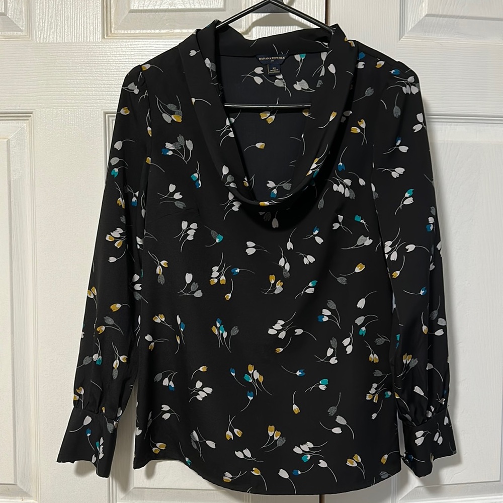 Banana Republic XS floral blouse